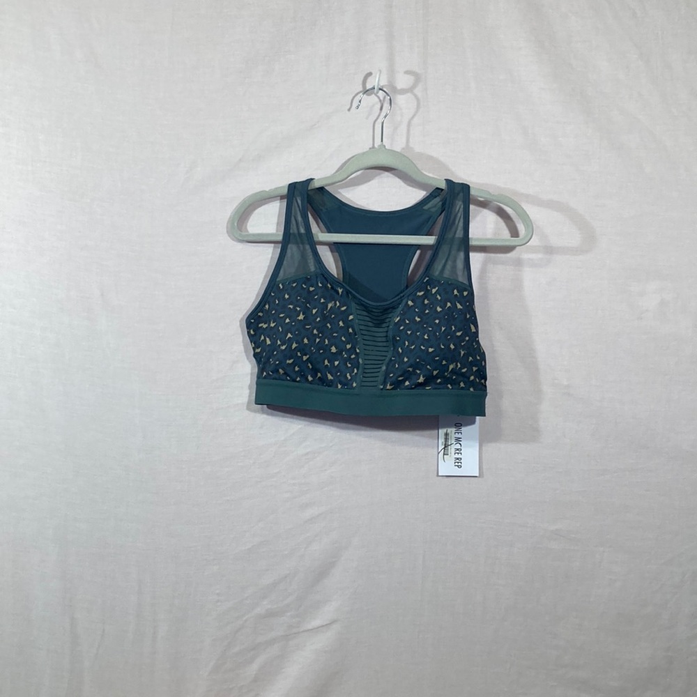 ZYIA size Large